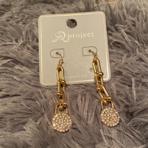 Gold chain with rhinestone earrings - Picture 1 of 1